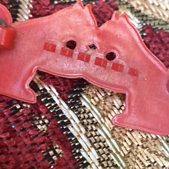 Very old child’s red barrette.     MI - Picture 4 of 4